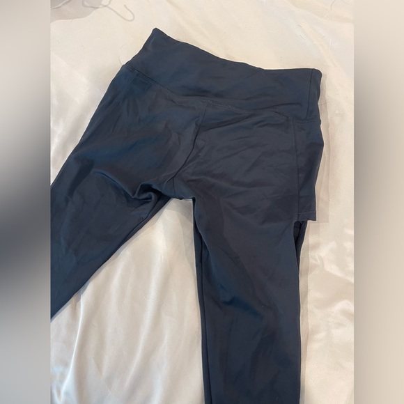 Onzie Elastic Side Yoga Capri - Picture 2 of 7